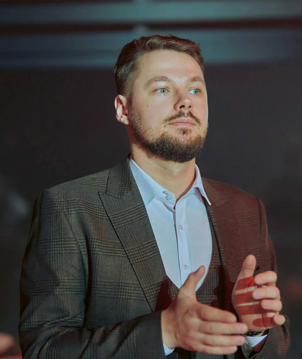 Артемий Тихонов